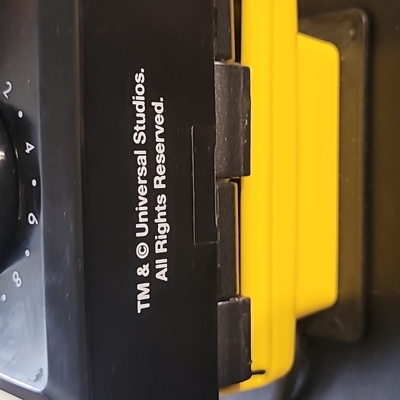 Minion Waffle Maker - Picture 5 of 8